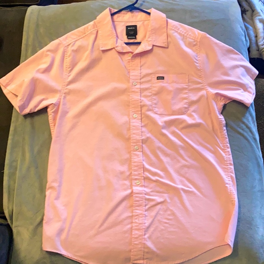 RVCA SHORT SLEEVE BUTTON UP SHIRT. NWOT!